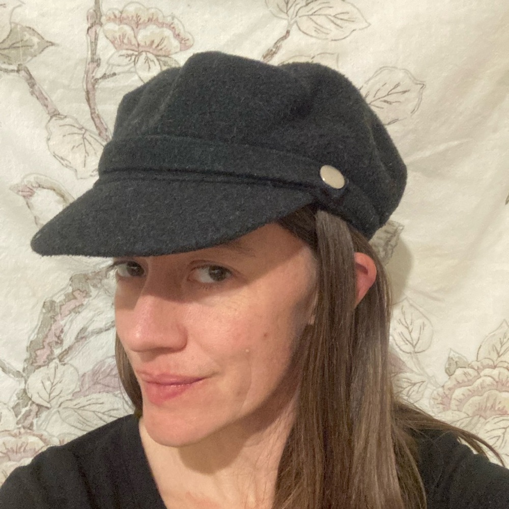 Time and Tru felt cabbie hat